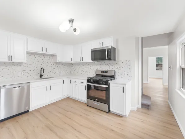 53 Buttonwood St, Mount Holly, NJ 08060