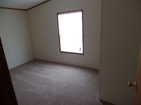 4th image of 55 Ellen Dr
