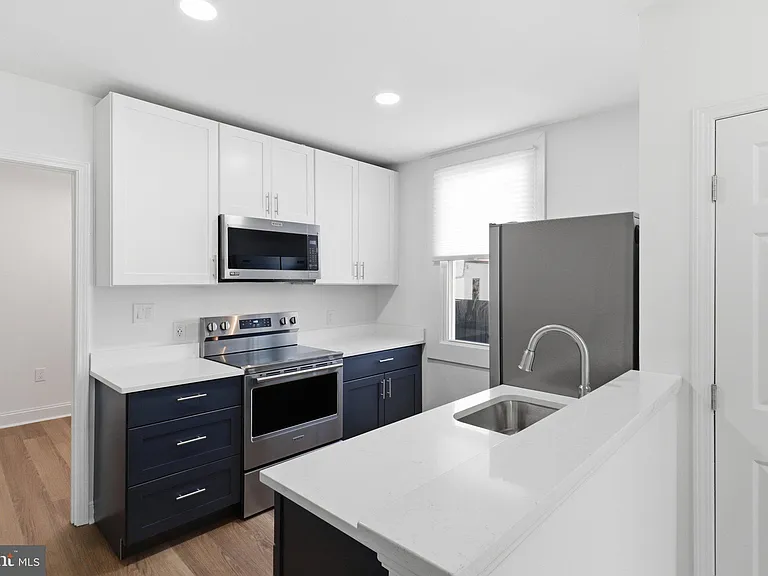 20 E 7th St — Photo 7