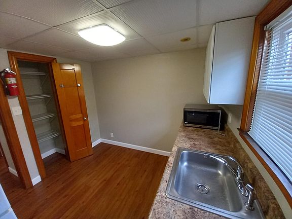 5th image of 404 S Franklin St APT 4
