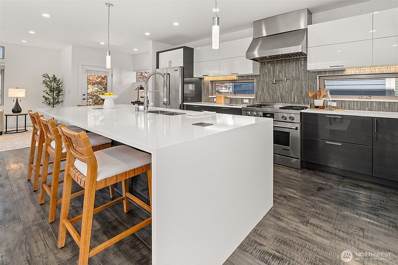 4th image of 8347 12th Avenue NW