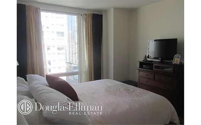 Rented by Douglas Elliman | media 31