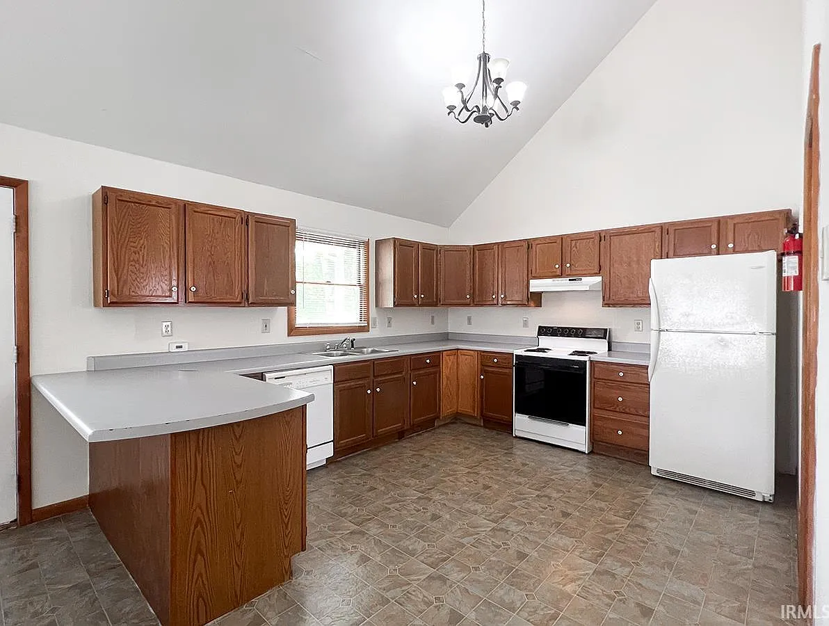4 bed, 2.0 bath, 1488 sqft, $2,560 — Photo 4