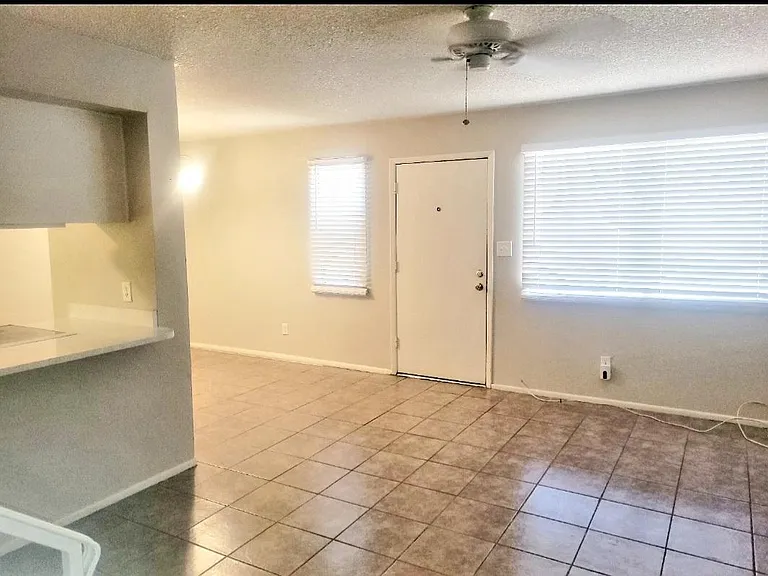 3213 W Royal Palm Rd — Photo 11