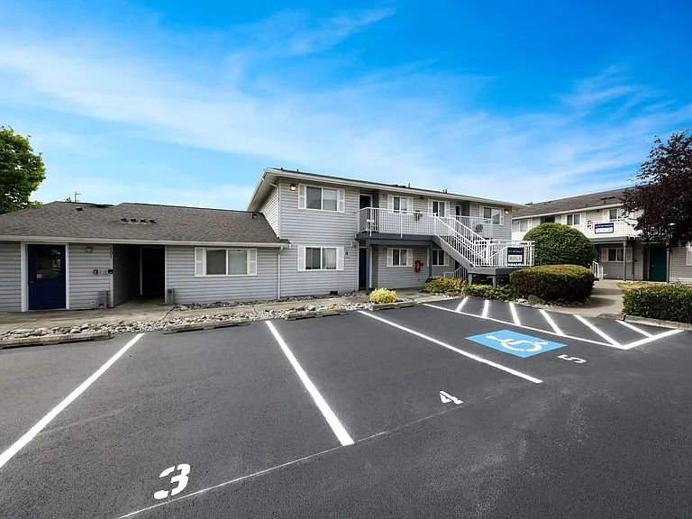 Borders Edge Apartments - Whidbey Ave — Photo 14