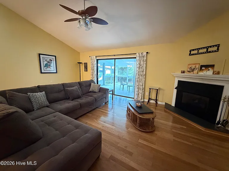 32 Martin Dr #A — Photo 3