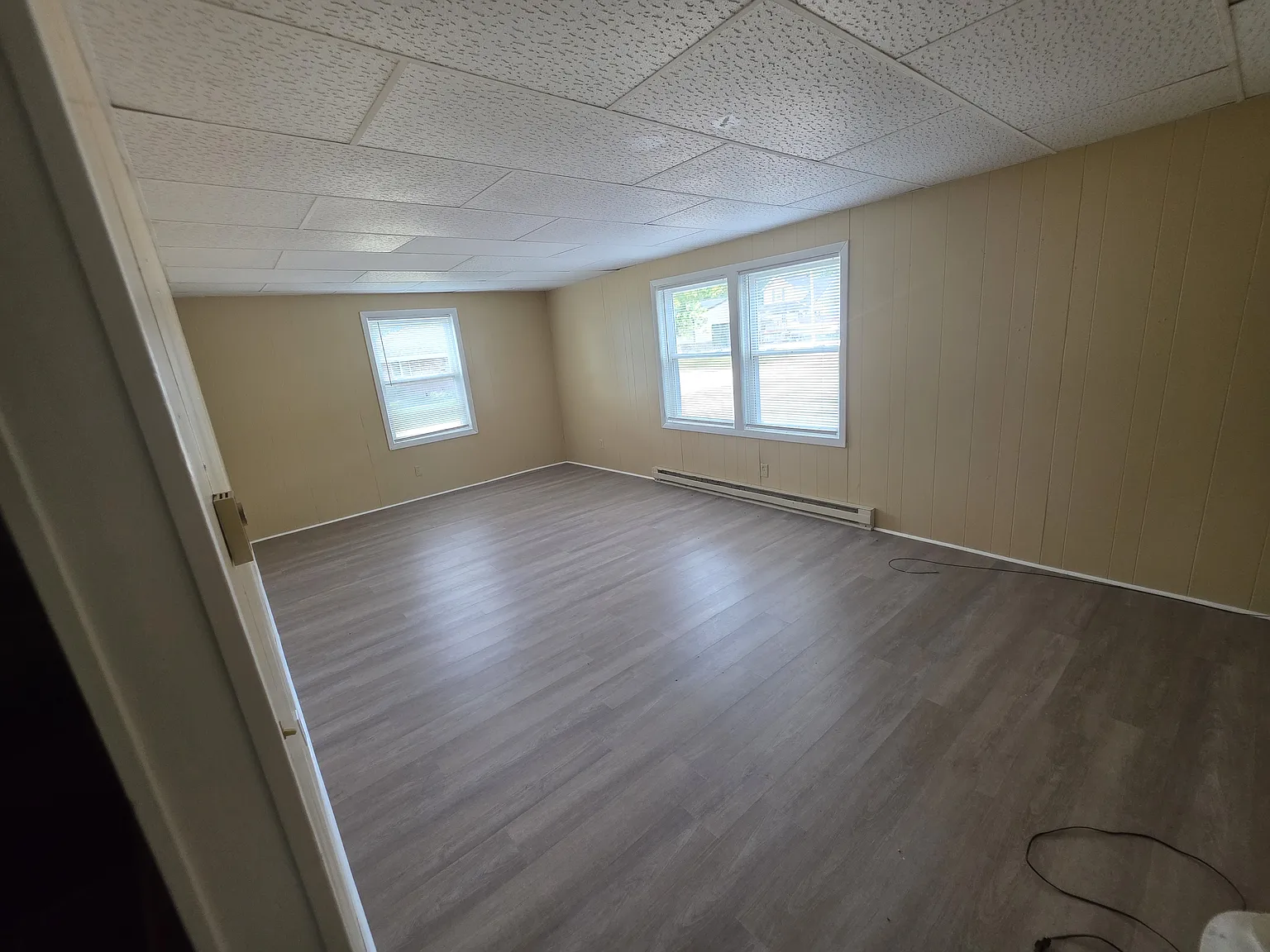 3 bed, 1.5 bath, $1,050 — Photo 2