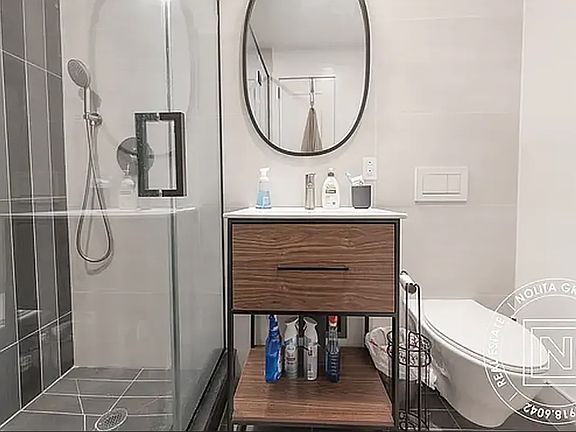 5th image of 152 W 49th St #4D