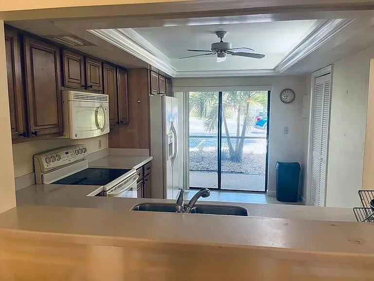 9440 Meadowood Dr #102 — Photo 7