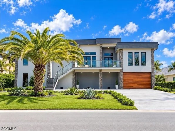 141 E North Shore Ave, North Fort Myers, FL 33917