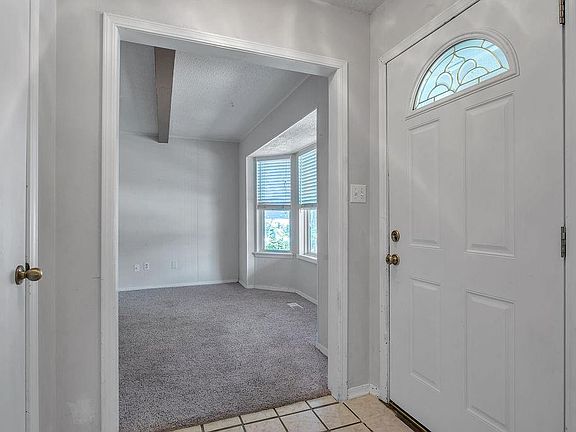 4th image of 1808 Oakhill Dr