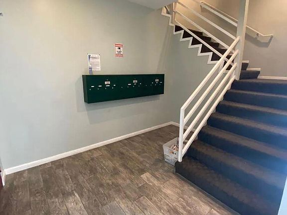 2nd image of 922 N Hudson Ave APT 5