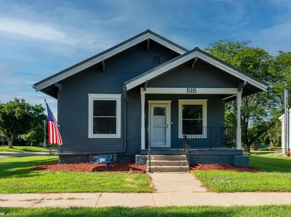 515 W 12th St, Vinton, IA 52349