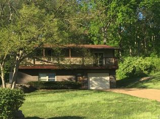 7 Stonecliff Dr, Fenton, MO 63026