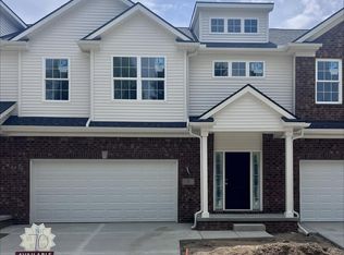 5 Grandview Cir #70, White Lake, MI 48386