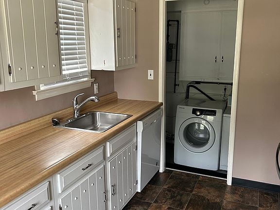 2nd image of 14901 Grapeland Ave