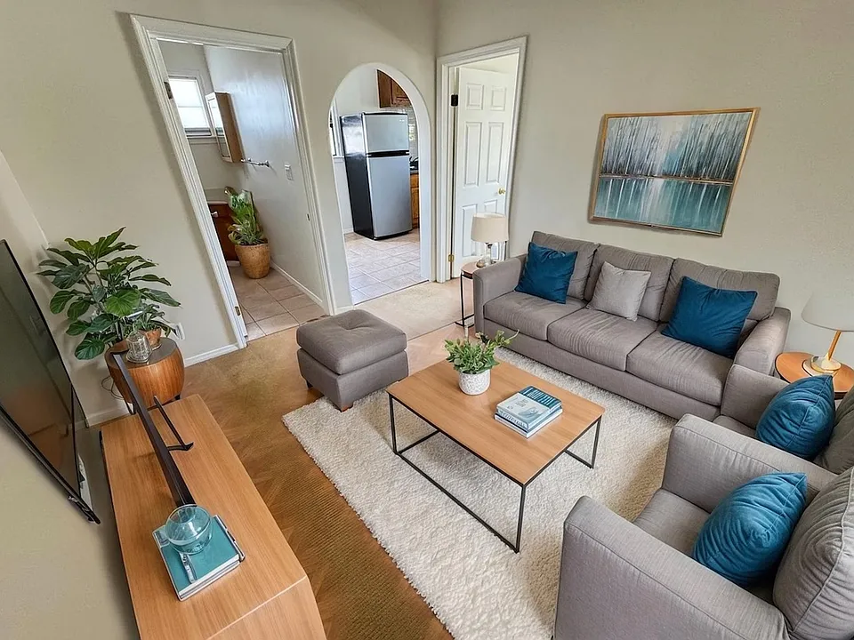 1341 N Bronson Ave #7A
