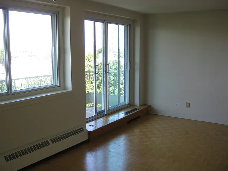 27 Henderson Ave — Photo 17
