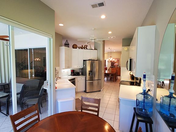 3rd image of 410 SW Horseshoe Bay