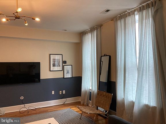 2nd image of 117-21 Chestnut St #300
