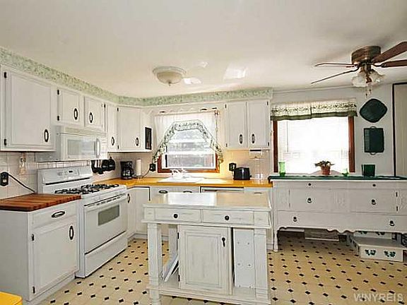 5th image of 44 Amberwood Dr