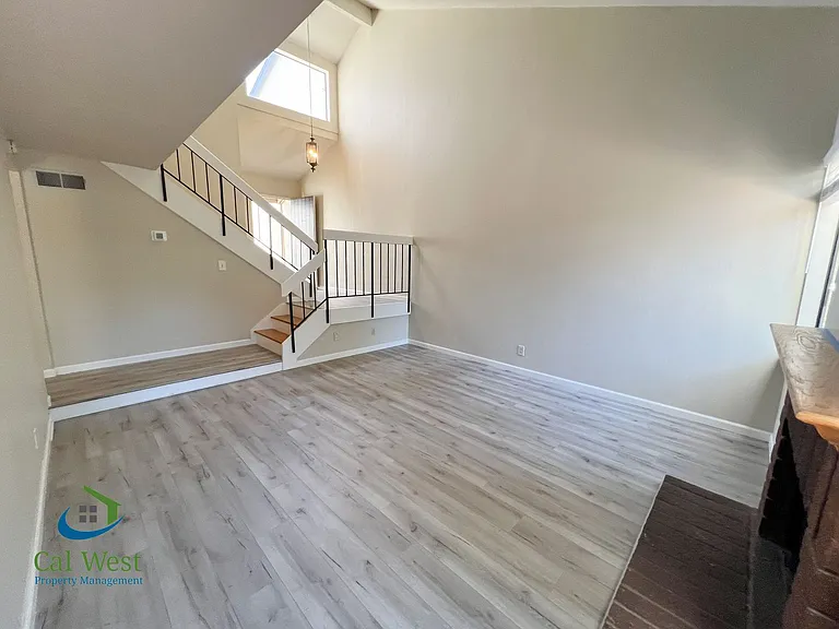 6547 Cobblestone Ct — Photo 8
