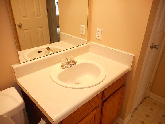 4th image of 2731 Daffodil Dr