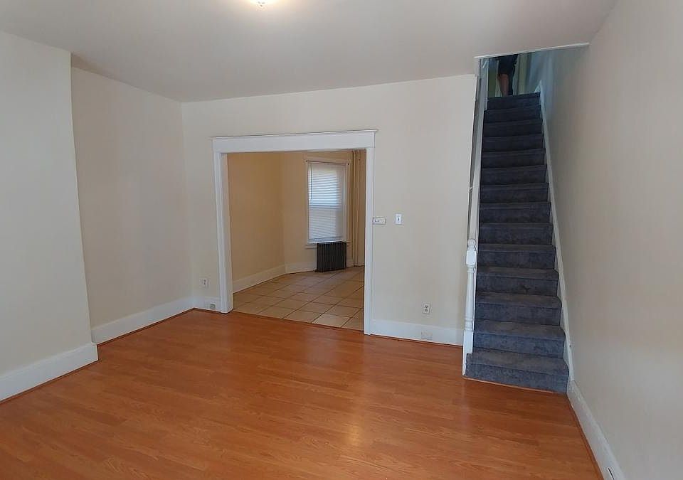1st image of 118 S Peach St