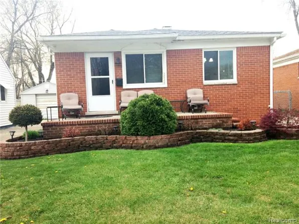 24661 Hopkins St, Dearborn Heights, MI 48125
