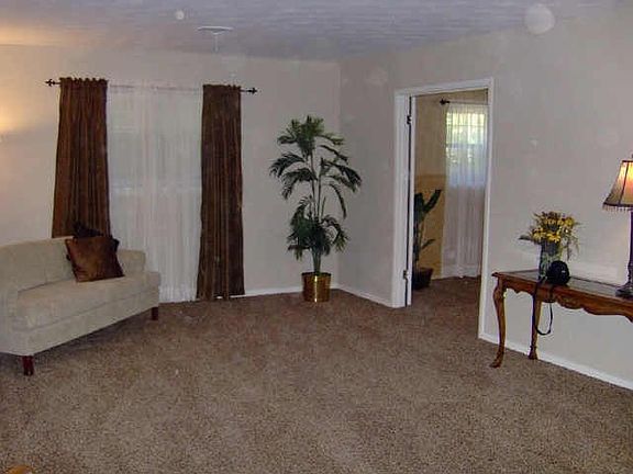 2nd image of 1525 Camellia Dr