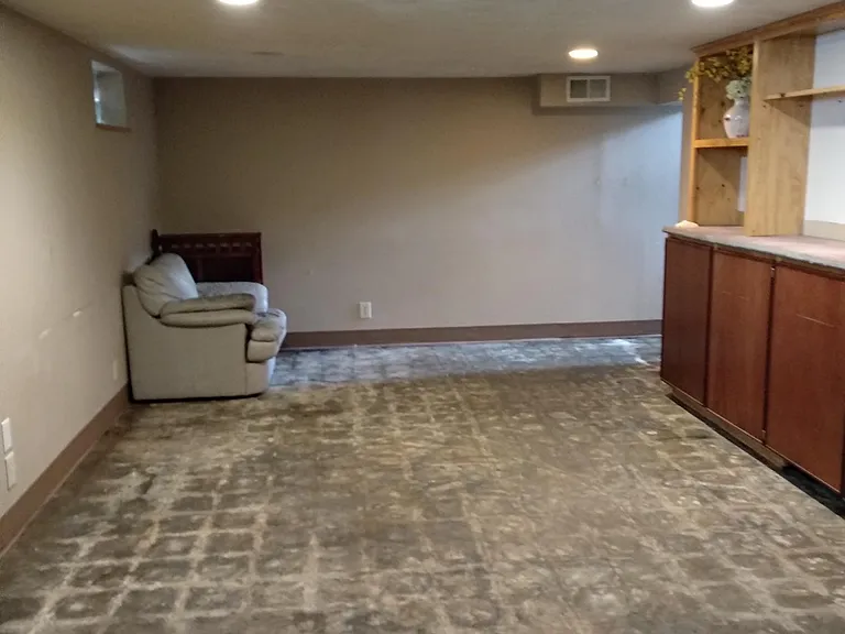 7402 Schuyler Dr — Photo 13