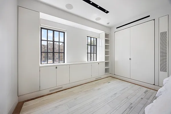 Sold by Compass | media 25