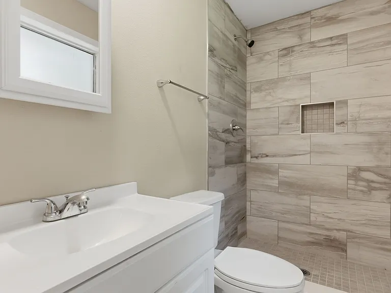713 Lagoon Dr — Photo 10