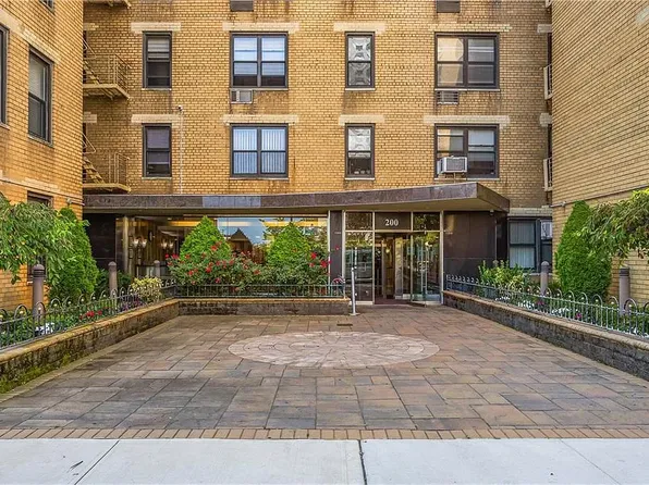 200 Corbin Place image 4 of 9