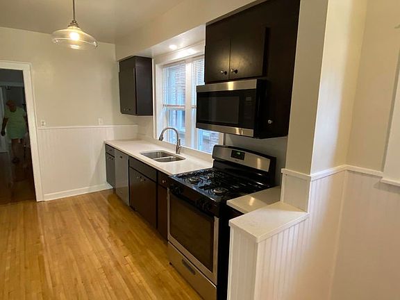 5th image of 2145 W Arthur Ave #1