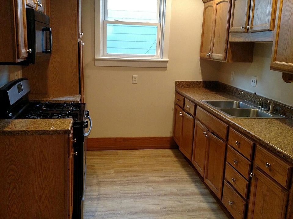 Kitchen. Electric stove, microwave and refrigerator are included.