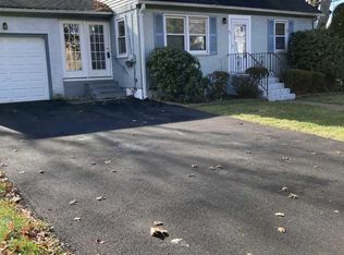 42 Wyckoff Ave, Waldwick, NJ 07463