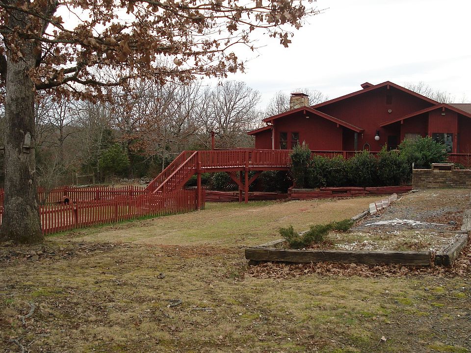 2nd image of 24 Hoyt Dr