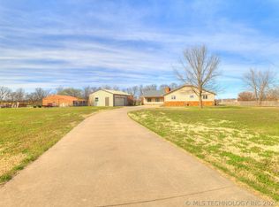 26 Sunshine Ln, Pryor, OK 74361