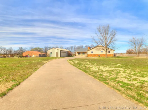 26 Sunshine Ln, Pryor, OK 74361