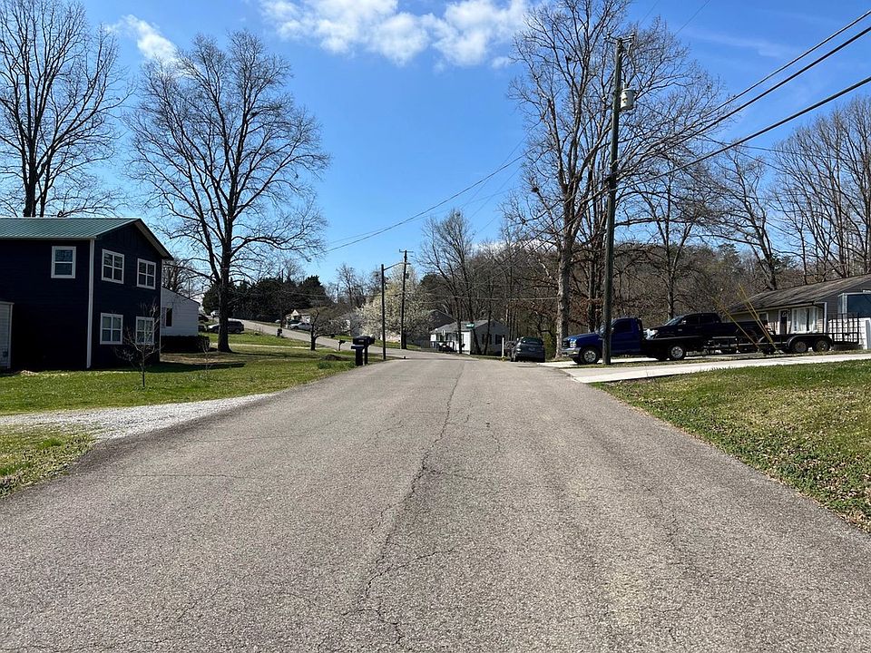 1st image of 807 Edwards Dr