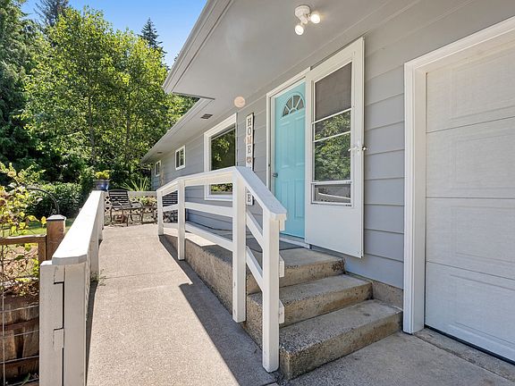 2nd image of 4976 Lake Dr
