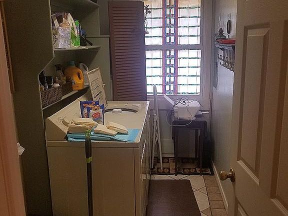 3rd image of 16083 Hickory Dr