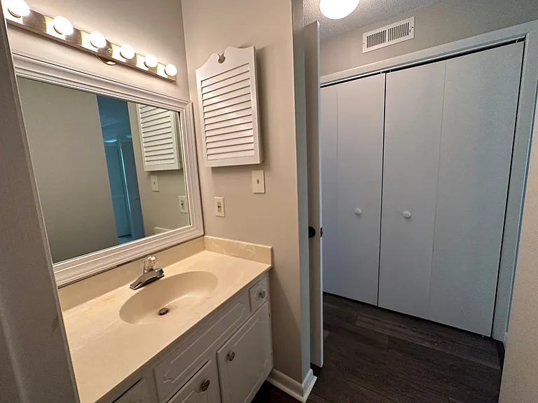 203 Driftwood Ln — Photo 32