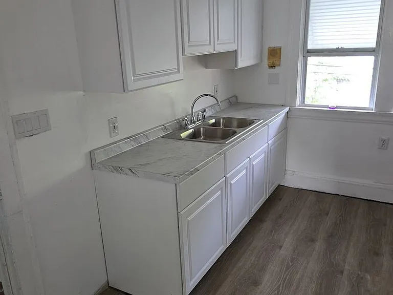 12313 Rexford Ave — Photo 3