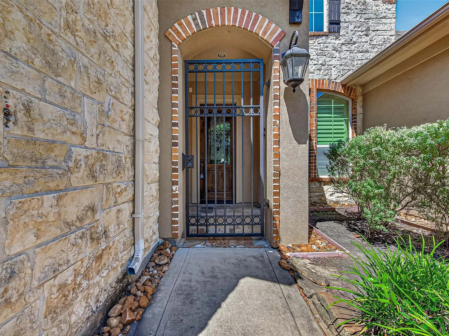 3 bed, 3.5 bath, 2906 sqft, $3,300 — Photo 4