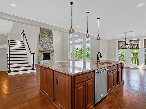 4th image of 14430 Overbrook Dr