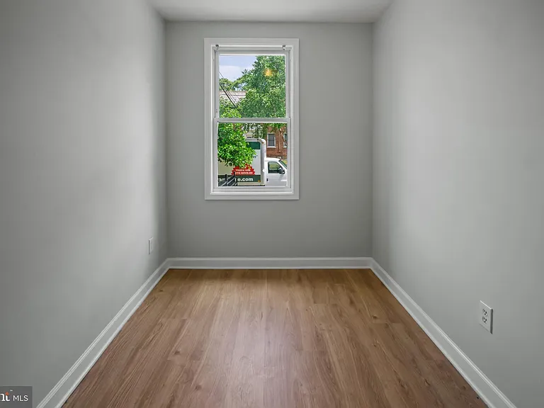 182 36th St NE #2 — Photo 5