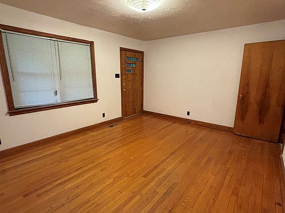 3rd image of 903 N Audubon Ave