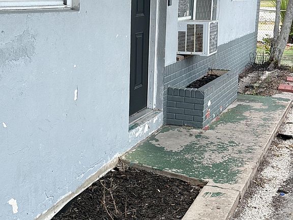 3rd image of 1750 BUNCHE Street